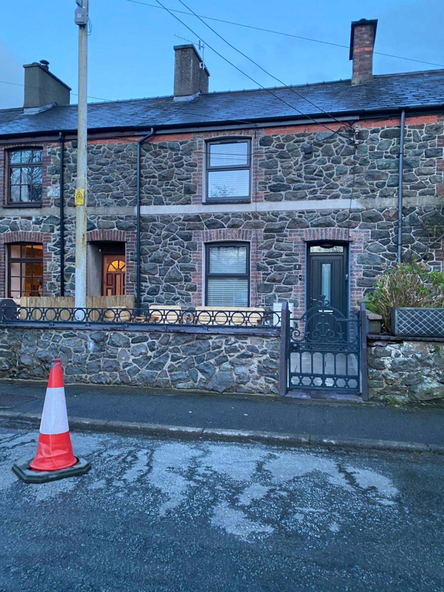 Snowdonia Quarryman Cottage ลานเบอริส ภายนอก รูปภาพ