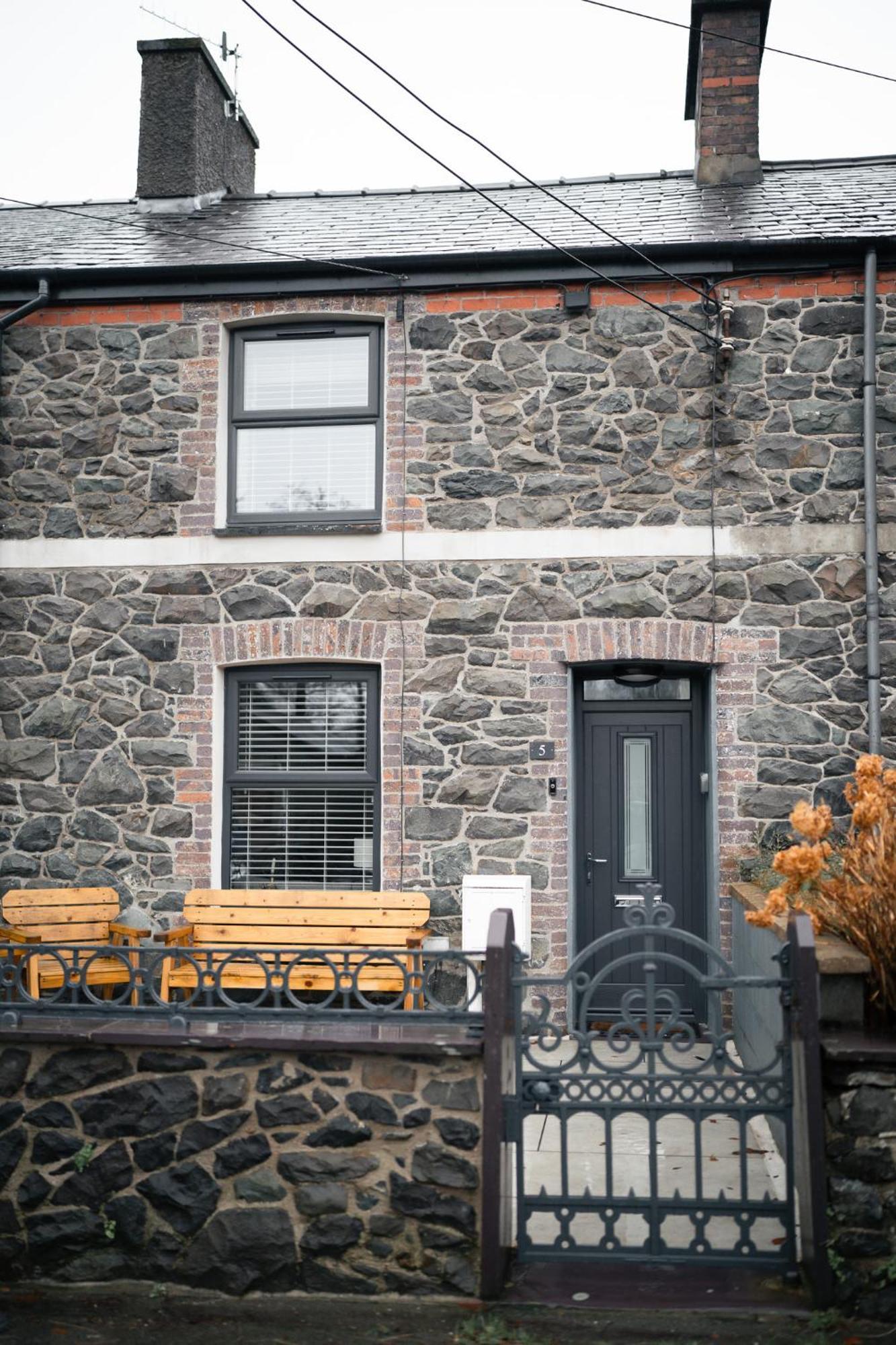 Snowdonia Quarryman Cottage ลานเบอริส ภายนอก รูปภาพ